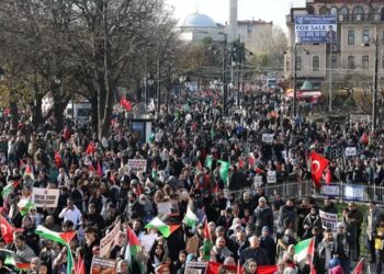 İsrail’in Gazze’ye Saldırıları İstanbul’da Protesto Edildi