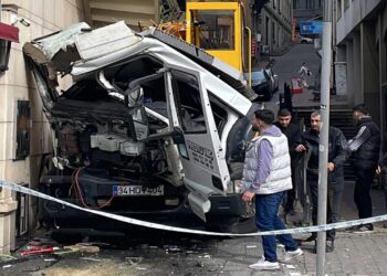 İki Vincin Çarpıştığı Kazada 1 Kişi Yaralandı