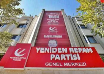 Yeniden Refah Partisi Gölcük İlçe Başkanlığına Saldırıldığını Açıkladı