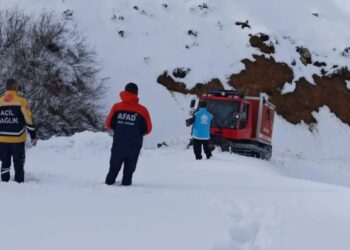 Kar ve Tipi Nedeniyle Mahsur Kalan 2 Avcı Helikopterle Kurtarıldı
