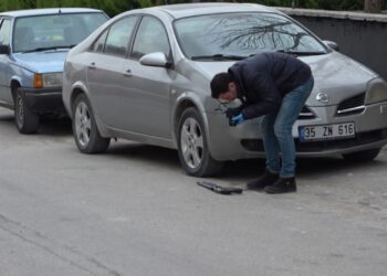 Polisten Kaçan Şahısların Aracında Uzun Namlulu Silah Bulundu
