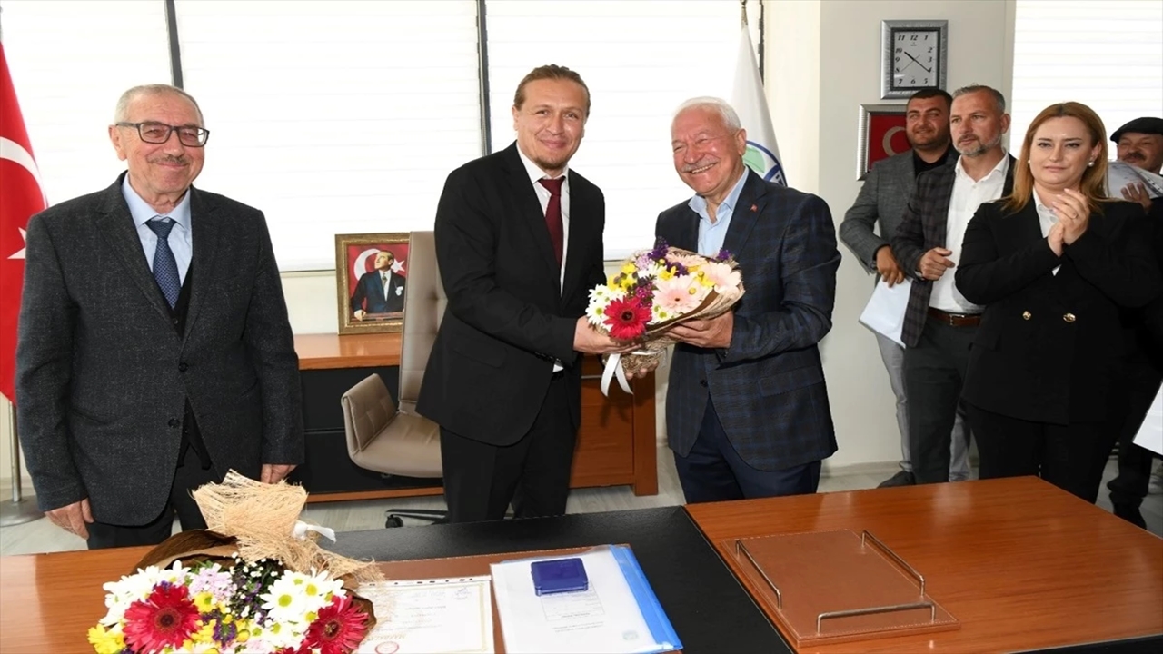 Lapseki Belediye Başkanı Öztürk Mazbatasını Aldı