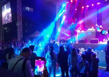 Karagöz Kültür Sanat ve Kakava Festivalinde Reynmen ve Buray Şov