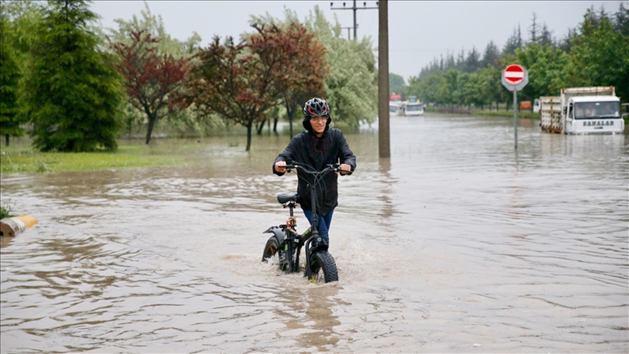 Eskişehir Sağanak ve Dolu Yağışına Teslim Oldu