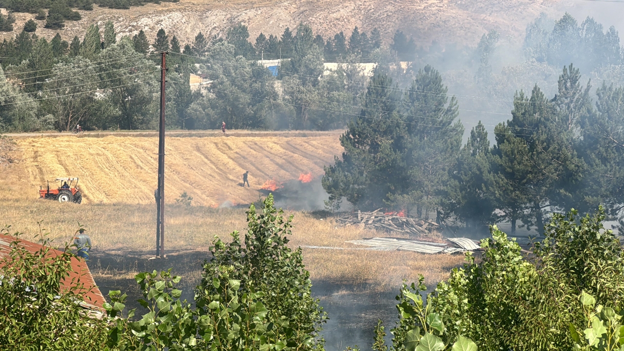 Sivas’ta Otluk Alanda Yangın Çıktı
