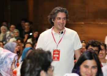 Prof. Dr. Behçet Yalın Özkara Kimdir? Eksi Netle Fiziğe Nasıl Girdi?