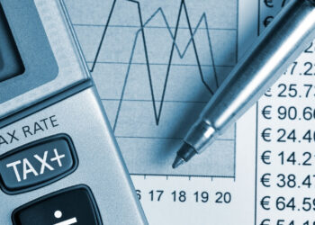 Hesap makinesi ve bir kalem