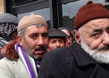 Emekli vatandaşlar kuyrukta