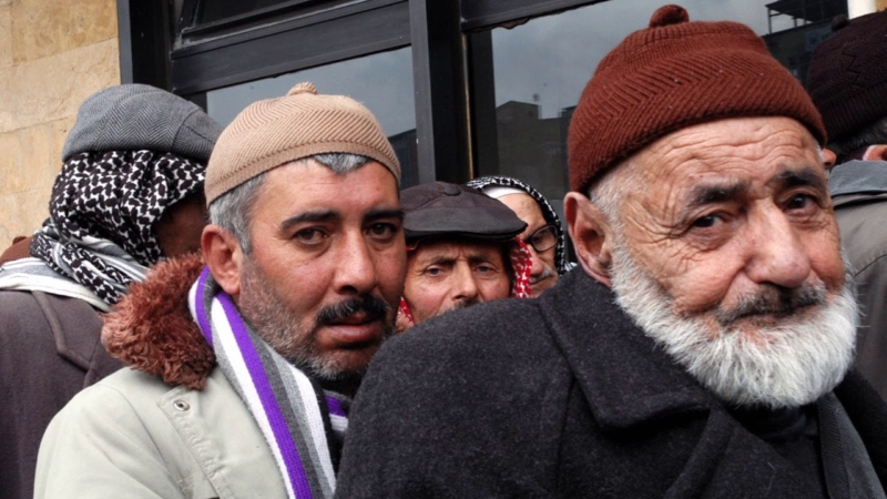 Emekli vatandaşlar kuyrukta