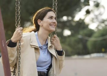 Annem Ankara Seslendiren Kim