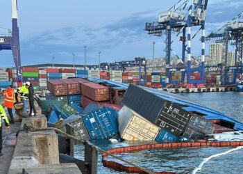 İstanbul’da Kuru Yük Gemisi Yan Yattı