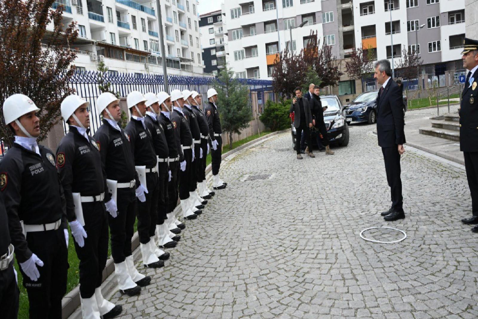Edirne Valisi Sezer, Emniyet Müdürlüğünü ziyaret etti haberi