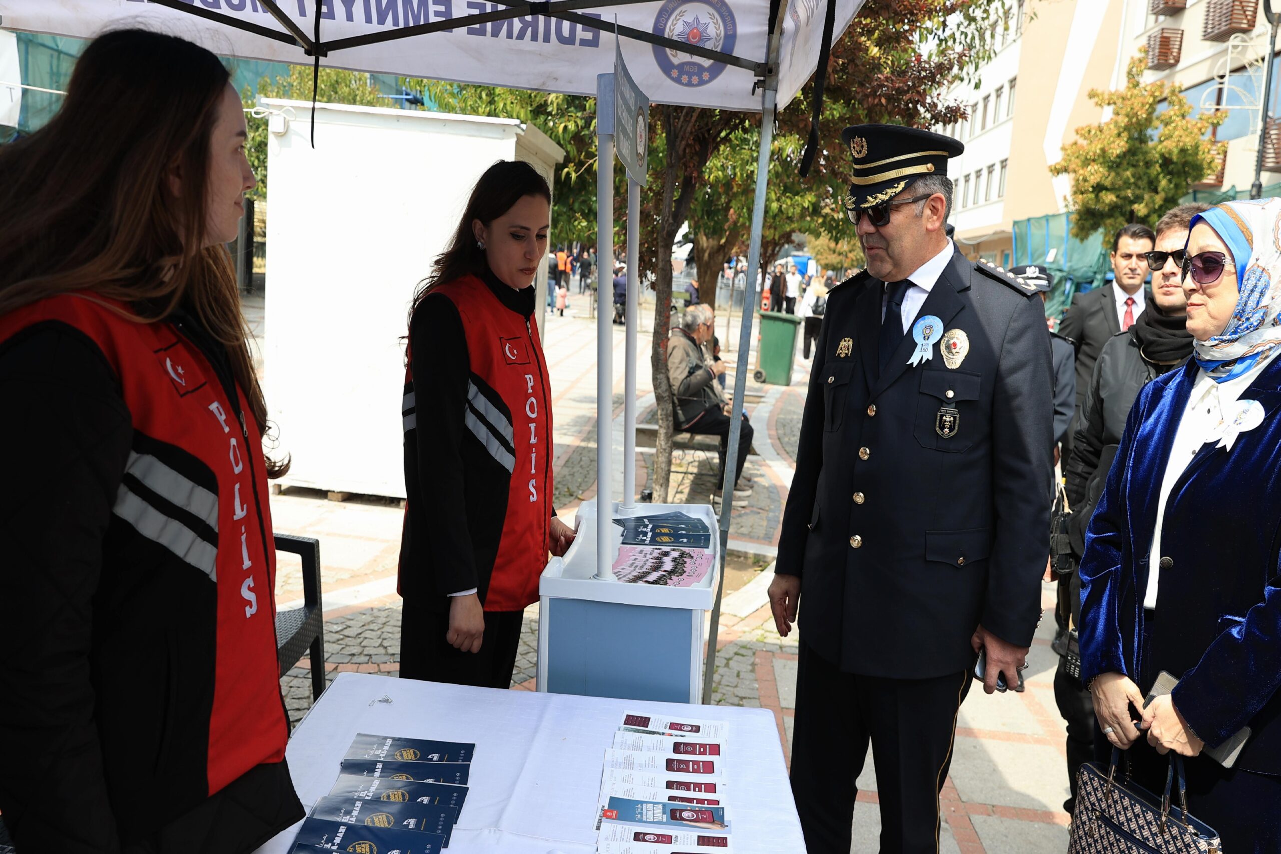 Edirne’de polisler tanıtım standı açtı haberi