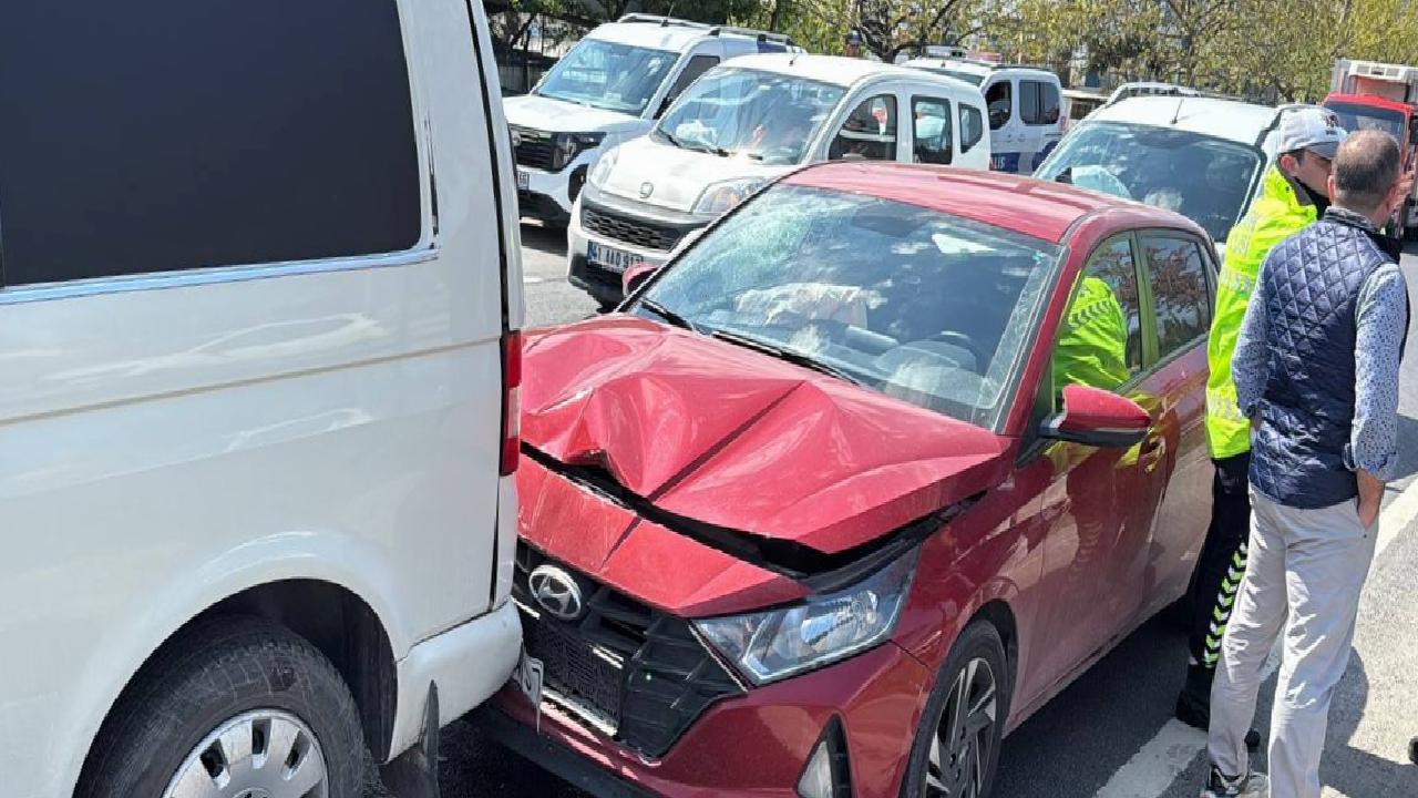 Kocaeli’de zincirleme trafik kazasında 2 kişi yaralandı haberi