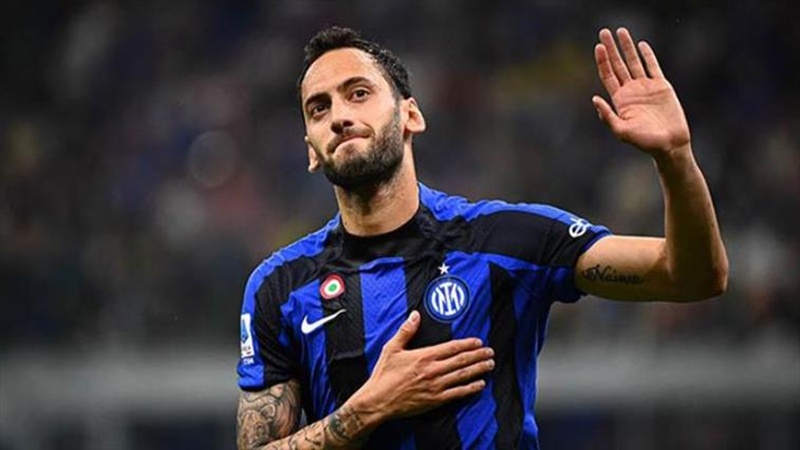 Hakan Çalhanoğlu’nun Türkiye’ye Transferi Hakkında Babasından Açıklama