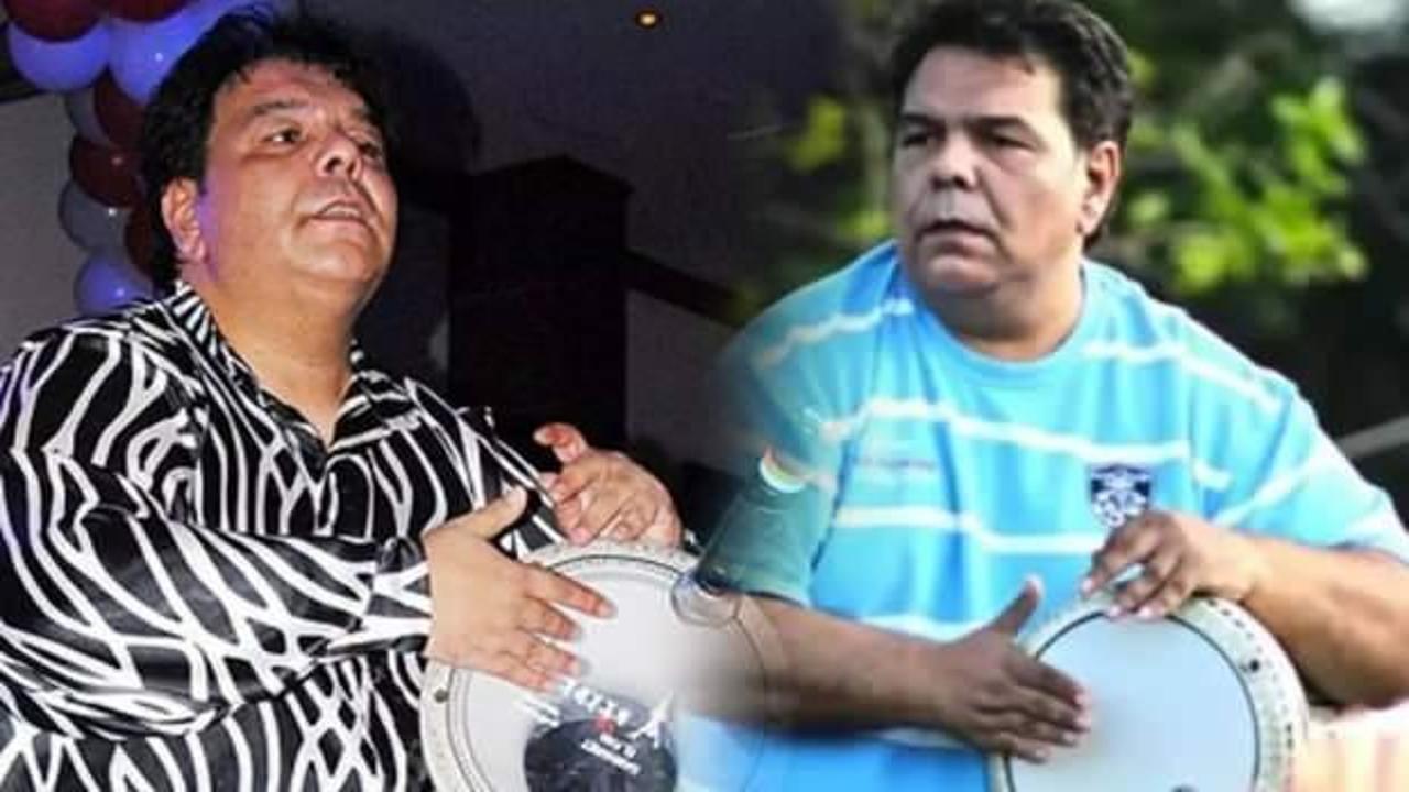 Balık Ayhan darbuka çalıyor.