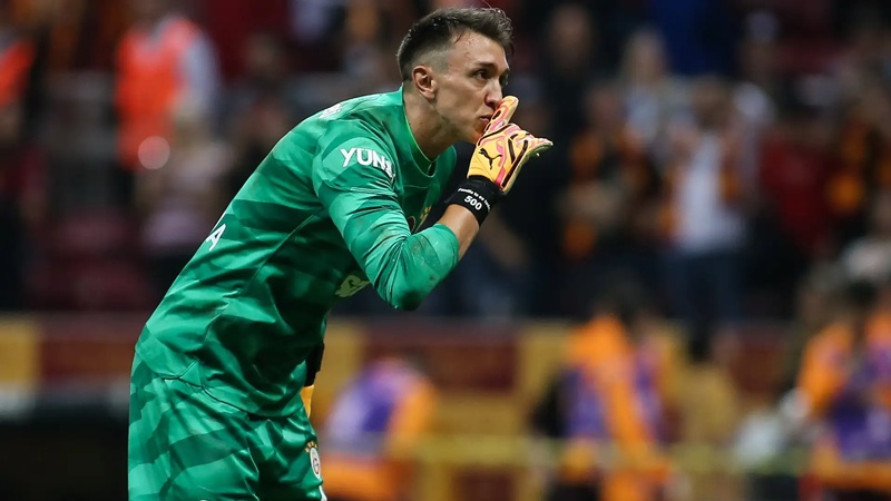 Fernando Muslera, Şampiyonluk Maçında Penaltıdan Gol Attı