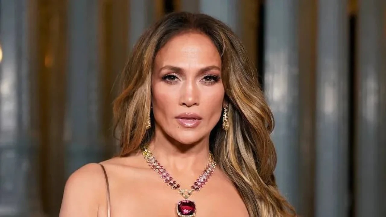 Jennifer Lopez, American Music Awards Provasında Yaralandı