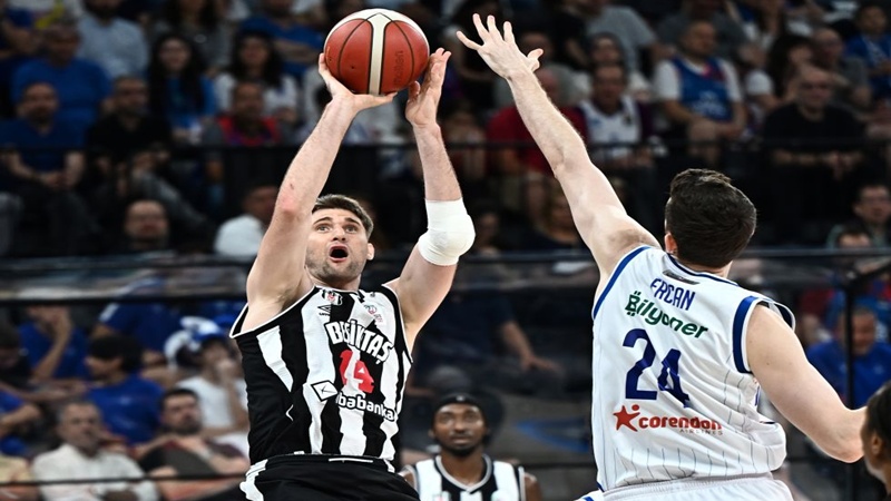 Beşiktaş Fibabanka, Anadolu Efes’i Mağlup Ederek Seriyi Beşinci Maça Taşıdı