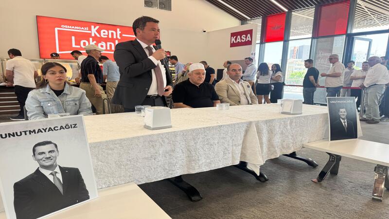 Osmangazi Kent Lokantası’nda Ferdi Zeyrek Anısına Vatandaşlara Ücretsiz Yemek Verildi