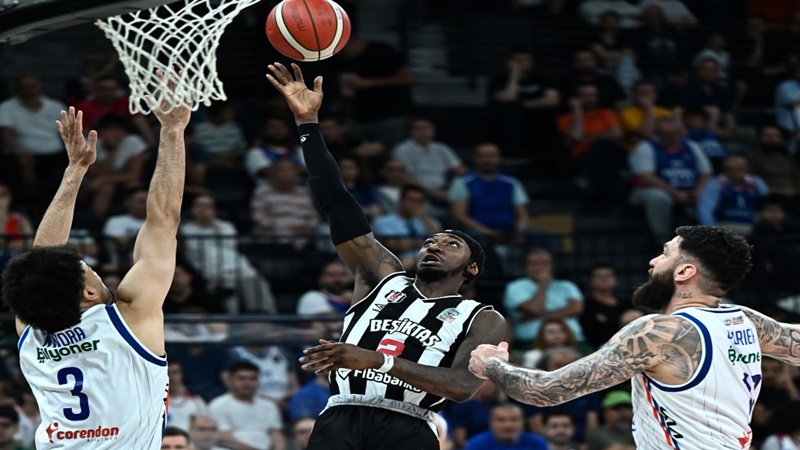 Anadolu Efes Seride Üstünlüğü Ele Geçirdi