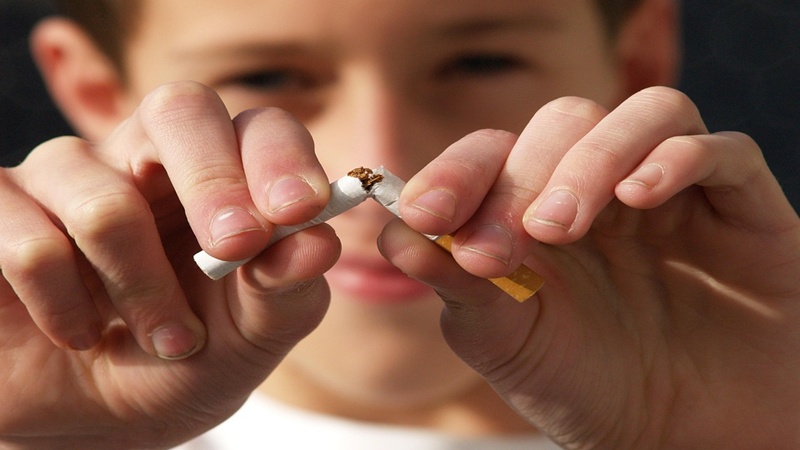 Fransa’da Kamusal Alanlarda Sigara İçme Yasağı Genişletildi