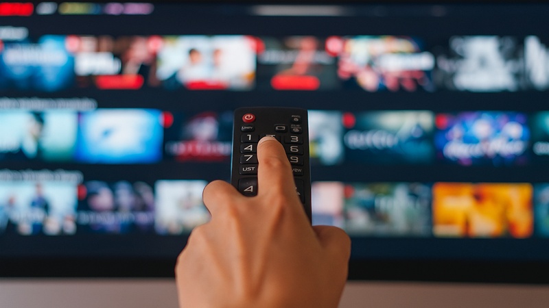 Bilim İnsanları Binge-Watching’in Stresi Azaltabileceğini Açıkladı