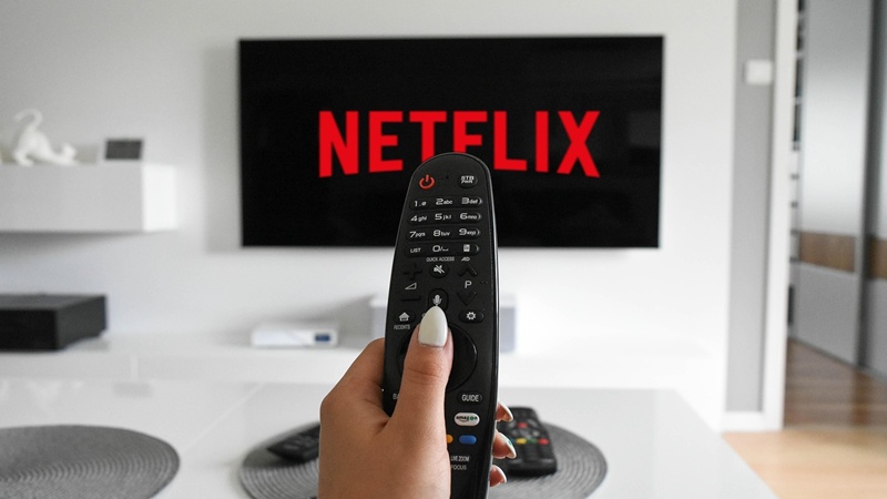 Netflix Abone ve Reklam Gelirlerini Artırdı