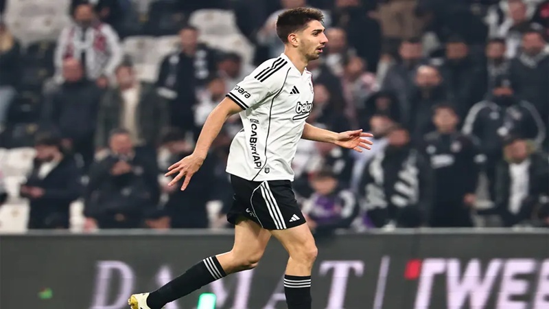 Beşiktaş, Demir Ege Tıknaz’ın Transfer Görüşmelerini KAP’a Bildirdi